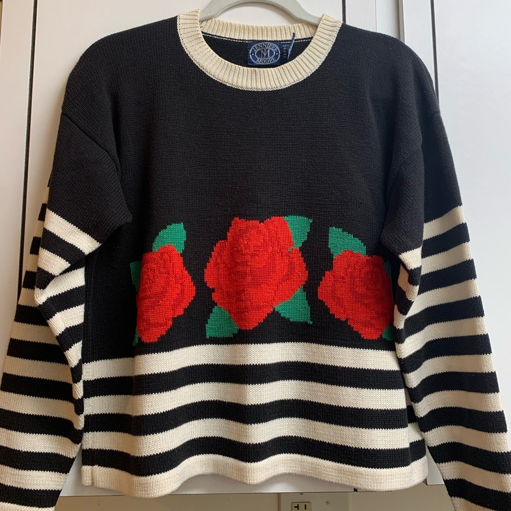 Jennifer Moore Stripes & Red Roses Print Long Sleeve Crew Neck Sweeter EUC SZ M